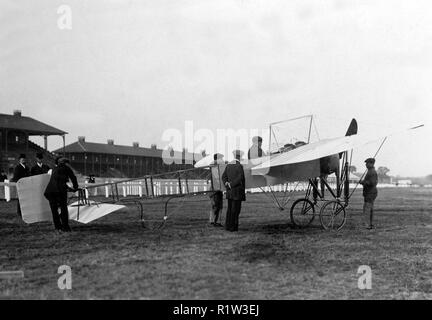 Paul De Lesseps in Bleriot Eindecker, Luftfahrt treffen in Doncaster Racecourse Oktober 1909 Stockfoto