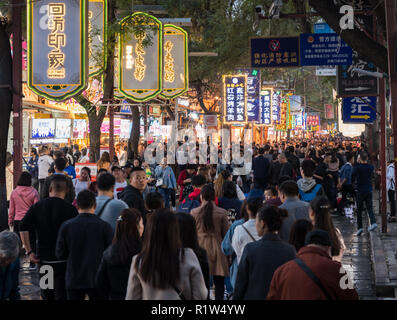 Street Food Anbietern im muslimischen Viertel von Xian Stockfoto