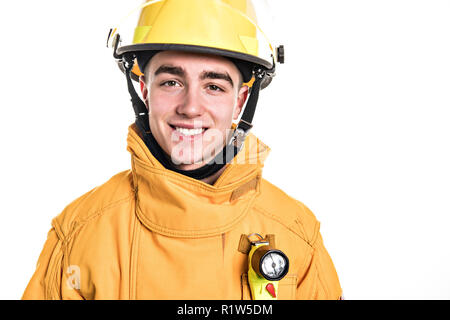 Ein Bild von einer jungen und erfolgreichen Feuerwehrmann auf Studio Stockfoto