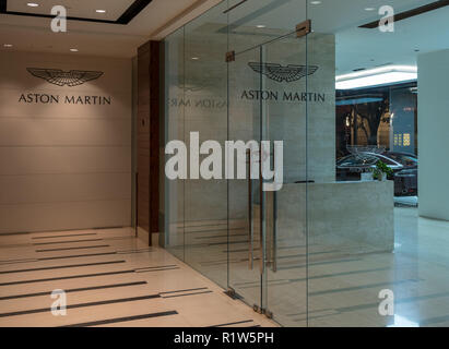 Aston Martin Showroom in Peking China mit neuen Vantage Auto auf Display Stockfoto