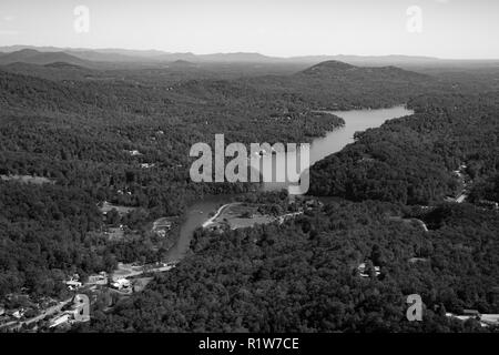 Blick auf den See Locken von Chimney Rock State Park in den Ausläufern des Hickory Mutter Gorge North Carolina Stockfoto