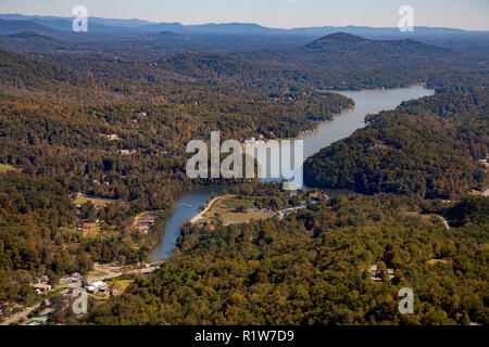 Blick auf den See Locken von Chimney Rock State Park in den Ausläufern des Hickory Mutter Gorge North Carolina Stockfoto