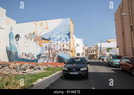 Kunstvoll bemalte Wände in der Ortschaft E Burerro, einem Dorf in der Nähe von Ingenio auf Gran Canaria, Spanien Stockfoto