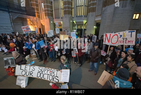 Abteilung Gesundheit, Whitehall, London, UK. 11. Februar, 2016. Notfall Protest findet in Whitehall in Reaktion auf die Gesundheit Sekrete Stockfoto