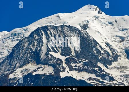 Montblanc Summit, Aussicht auf der Normalen Route von der nordwestlichen Seite über die Aiguille du Goûter mit Zuflucht (Punkt in der Mitte Stockfoto