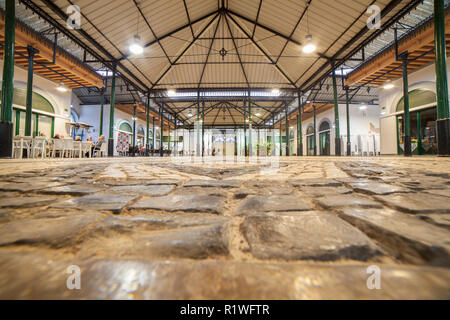 Tavira, Portugal - 14. Oktober 2018: Tavira Old Market oder Mercado da Ribeira, Algarve, Portugal Stockfoto