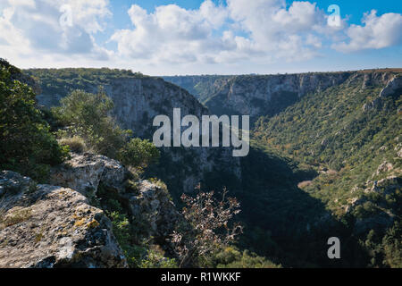 Canyon von utumn Laterza Gebiet ein sonniger Morgen. Stockfoto