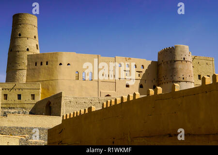 Bahla Fort im Ad Dakhiliya in der Nähe von Nizwa, Oman. Stockfoto