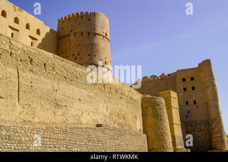 Bahla Fort im Ad Dakhiliya in der Nähe von Nizwa, Oman. Stockfoto