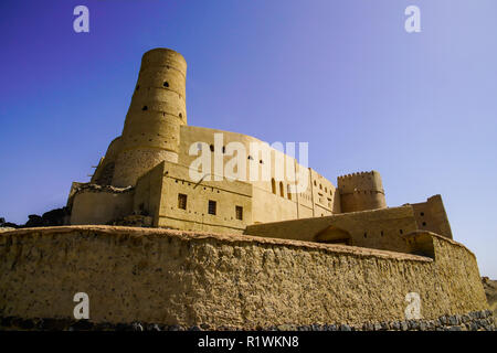 Bahla Fort im Ad Dakhiliya in der Nähe von Nizwa, Oman. Stockfoto