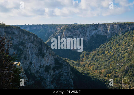 Canyon von utumn Laterza Gebiet ein sonniger Morgen. Stockfoto