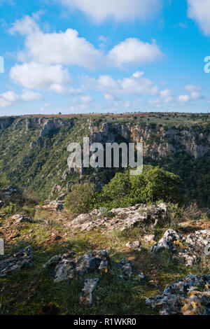 Canyon von utumn Laterza Gebiet ein sonniger Morgen. Stockfoto