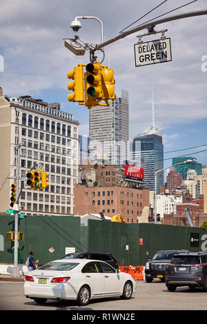 New York, USA - 28. Juni 2018: Die belebte Straße in der Innenstadt von New York. Stockfoto