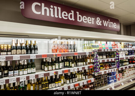 London England, Großbritannien, Lambeth South Bank, Sainsbury's Lebensmittelgeschäft Supermarkt, Lebensmittelgeschäft, innen, Kühlregale mit Verkaufsdisplay, gekühlt Stockfoto
