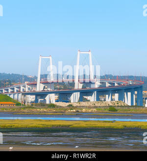 Straße Überführung über den Fluss Mondego in Portugal Stockfoto