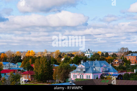 Stadtbild mit Kirchen in Schladming Stadt der Oblast Wladimir in Russland. Stockfoto