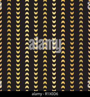 Goldfolie half moon Formen nahtlose Vektor Muster. Goldene Halbmonde in vertikalen Linien auf schwarzem Hintergrund. Elegantes Design für das Neue Jahr, Webbanner, Hochzeit, Party, Einladung Geburtstag Stock Vektor