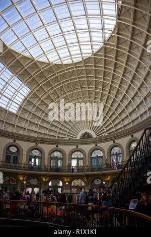 Leeds/England - 16. Mai 2014: Leeds Corn Exchange Innenraum Stockfoto