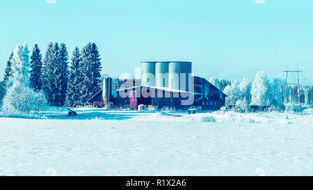 Lagertanks im Winter Landschaft in Lappland, Finnland Stockfoto