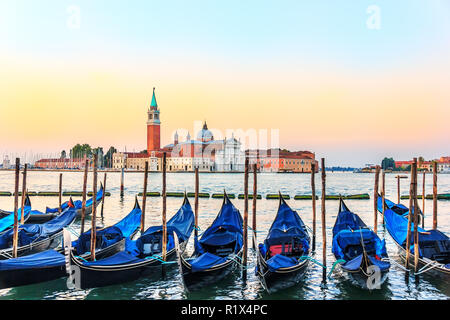 Venezianischen Gondeln vor der Insel San Giorgio Maggiore Stockfoto