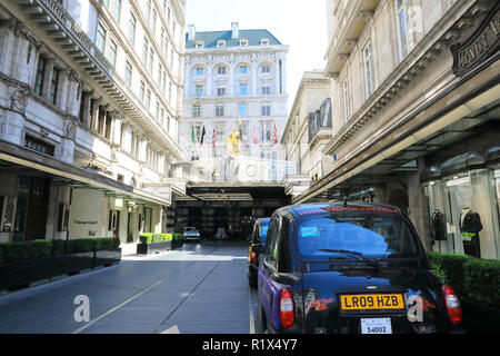 Die ikonische, Luxus Hotel Savoy auf dem Strang in Central London, UK Stockfoto