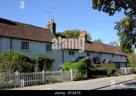 Reihe von weatherboarded Cottages, Little Berkhamsted, Hertfordshire Stockfoto