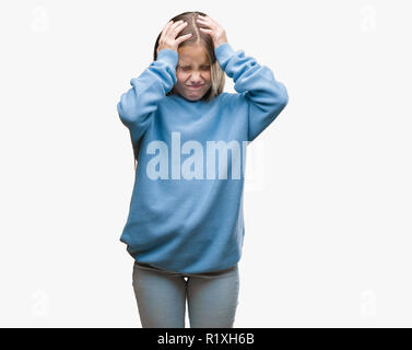 Junge schöne Mädchen tragen winter Pullover über isolierte Hintergrund Kopfschmerzen leiden, verzweifelte und betonte, weil Schmerz und Migräne. Hände o Stockfoto