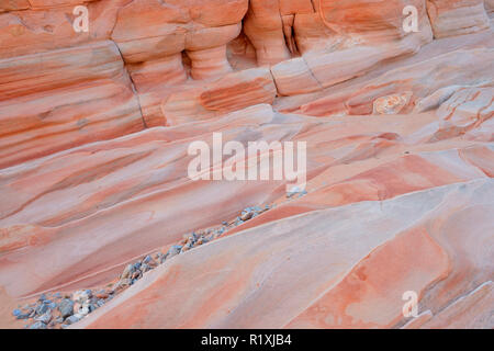 Verwitterter Sandsteine in einem Slot Canyon - Kaolin Waschen oder Rosa Canyon, Valley of Fire State Park, Nevada, USA Stockfoto