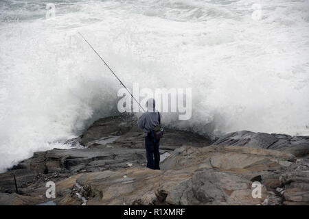 Angeln aus aus der Beavertail Leuchtturm in Jamestown, Rhode Island Stockfoto