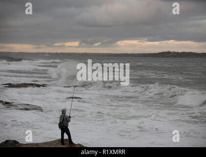 Angeln aus aus der Beavertail Leuchtturm in Jamestown, Rhode Island Stockfoto