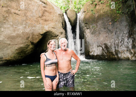 60s-Mann am Strand gute Zeit Stockfoto