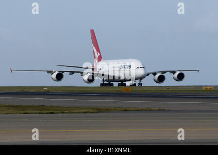 Qantas begrüßt seine erste A380 Jet nach Australien. Das Flugzeug, benannt nach der 92-jährigen australischen Pionier der Luftfahrt Nancy-Bird Walton, flog von Airbus in Toulouse, Frankreich, über Singapur, Sydney (Kingsford Smith) Airport. Sydney, Australien. 21.09.08. Stockfoto