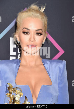 RITA ORA amerikanischen Sänger bei den People's Choice Awards 2018 Barker Hangar am 11. November 2018 in Santa Monica, Kalifornien. Foto: Jeffrey Mayer Stockfoto