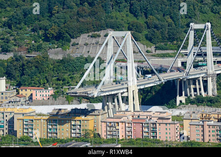 Genua, Italien, was bleibt der eingestürzten Morandi Brücke, die Autobahn A10 nach strukturelle Schäden verursachen 43 Opfer am 14. August 2018 Stockfoto