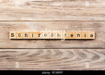 Schizophrenie Wort auf Holz Block geschrieben. Schizophrenie text auf Tisch, Konzept. Stockfoto