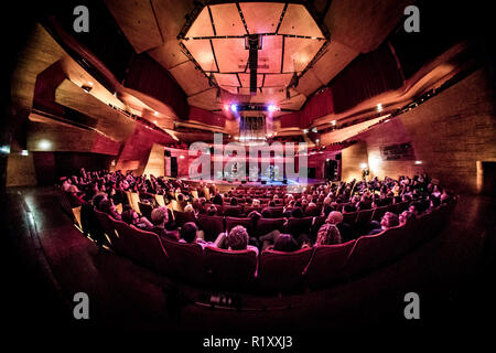 Kopenhagen, Dänemark - 4. Mai 2014. Die Koncerthuset (vormals Kopenhagen, Concert Hall) ist in Ørestad in Kopenhagen und ist Teil der DR Byen (DR). Audimax der Concert Hall bietet Platz für 1.800 Personen und das Gebäude wird von der berühmten französischen Architekten Jean Nouvel entworfen. Stockfoto