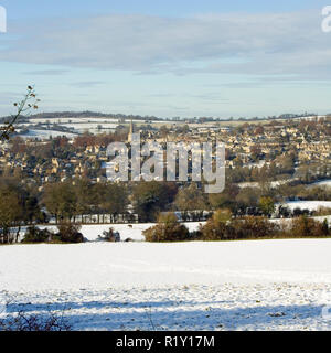 England, Gloucestershire, Cotswolds, Winter Blick Richtung Painswick von Bullen Kreuz Stockfoto