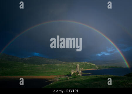 Ardvreck Castle am Loch Assynt, Schottland, Großbritannien Stockfoto