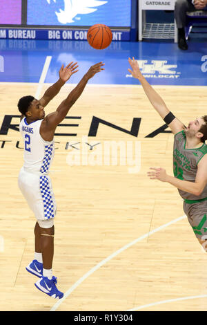 Lexington, Kentucky, USA. 14 Nov, 2018. Die Kentucky Ashton Hagans versucht, ein 3-pointer während ein NCAA Basketball Spiel zwischen den Kentucky Wildkatzen und der North Dakota Kampf gegen die Falken an der Rupp Arena in Lexington, Kentucky. Kevin Schultz/CSM/Alamy leben Nachrichten Stockfoto