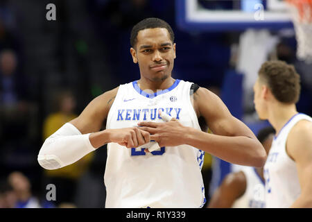 Lexington, Kentucky, USA. 14 Nov, 2018. Die Kentucky PJ Washington reagiert auf Aktion während einer NCAA Basketball Spiel zwischen den Kentucky Wildkatzen und der North Dakota Kampf gegen die Falken an der Rupp Arena in Lexington, Kentucky. Kevin Schultz/CSM/Alamy leben Nachrichten Stockfoto