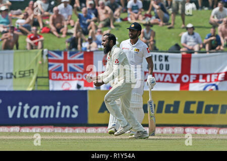 Kandy, Sri Lanka. 15. November 2018, pallekele International Cricket Stadion, Kandy, Sri Lanka; Internationale Test Cricket, zweiter Test, Tag 2, Sri Lanka gegen England; Adil Rashid beginnt zu feiern, nachdem Ben Foakes Fänge Angelo Mathews Credit: Aktion Plus Sport Bilder/Alamy leben Nachrichten Stockfoto