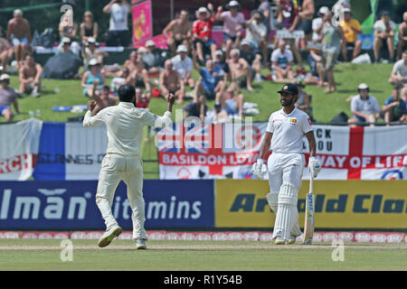 Kandy, Sri Lanka. 15. November 2018, pallekele International Cricket Stadion, Kandy, Sri Lanka; Internationale Test Cricket, zweiter Test, Tag 2, Sri Lanka gegen England; Adil Rashid feiert als Akila Dananjaya sieht nach Foakes Fänge Angelo Mathews Credit: Aktion Plus Sport Bilder/Alamy leben Nachrichten Stockfoto