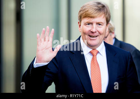 Ahoy Rotterdam, Niederlande. 15 Nov, 2018. König Willem-Alexander der Niederlande besucht die 30. Konferenz der holländischen Verteidigung und Sicherheit Industrie in Ahoy Rotterdam, Niederlande, 15. November 2018. Quelle: Patrick Van Katwijk/|/dpa/Alamy leben Nachrichten Stockfoto