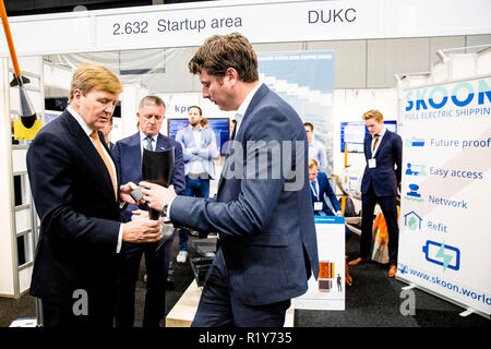 Ahoy Rotterdam, Niederlande. 15 Nov, 2018. König Willem-Alexander der Niederlande besucht die 30. Konferenz der holländischen Verteidigung und Sicherheit Industrie in Ahoy Rotterdam, Niederlande, 15. November 2018. Quelle: Patrick Van Katwijk/|/dpa/Alamy leben Nachrichten Stockfoto
