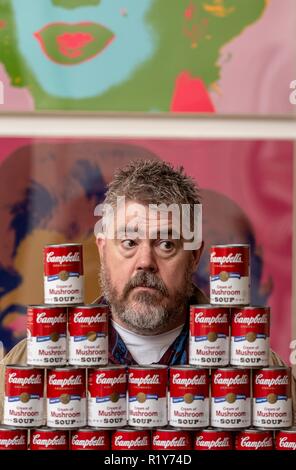 Edinburgh, Großbritannien. 15. Nov 2018. Entertainer Phill Jupitus startet die Andy Warhol und Eduardo Paolozzi | Ich möchte eine Maschine zu sein, die sich die gegenseitige Faszination für Automation, Maschinen und mechanische Prozesse von zwei der Pop Art, Andy Warhol (1928-1987) und Eduardo Paolozzi (1924-2005). Vom 17. November 2018 bis 2. Juni 2019, an der Scottish National Gallery of Modern Art die Ausstellung besteht aus zwei parallelen zeigt zu jedem Künstler gewidmet, die Entwicklung ihrer Arbeit aus den 1940er Jahren ab. Stockfoto