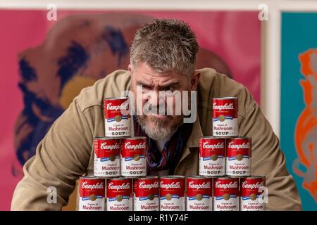 Edinburgh, Großbritannien. 15. Nov 2018. Entertainer Phill Jupitus startet die Andy Warhol und Eduardo Paolozzi | Ich möchte eine Maschine zu sein, die sich die gegenseitige Faszination für Automation, Maschinen und mechanische Prozesse von zwei der Pop Art, Andy Warhol (1928-1987) und Eduardo Paolozzi (1924-2005). Vom 17. November 2018 bis 2. Juni 2019, an der Scottish National Gallery of Modern Art die Ausstellung besteht aus zwei parallelen zeigt zu jedem Künstler gewidmet, die Entwicklung ihrer Arbeit aus den 1940er Jahren ab. Credit: Rich Dyson/Alamy leben Nachrichten Stockfoto