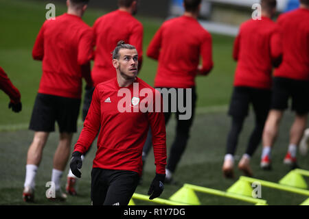 Cardiff, Wales, UK. 15. Nov 2018. Gareth Bale von Wales Wales in Aktion während der Fußball-Gruppe Ausbildung an der Cardiff City Stadium in Cardiff, South Wales am Donnerstag, den 15. November 2018. Das Team bereitet sich auf ihre UEFA Nationen Liga Match gegen Dänemark morgen. pic von Andrew Obstgarten/Alamy leben Nachrichten Stockfoto