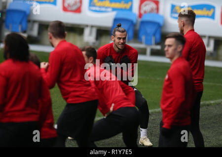 Cardiff, Wales, UK. 15. Nov 2018. Gareth Bale von Wales Wales in Aktion während der Fußball-Gruppe Ausbildung an der Cardiff City Stadium in Cardiff, South Wales am Donnerstag, den 15. November 2018. Das Team bereitet sich auf ihre UEFA Nationen Liga Match gegen Dänemark morgen. pic von Andrew Obstgarten/Alamy leben Nachrichten Stockfoto