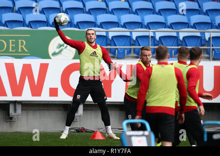 Cardiff, Wales, UK. 15. Nov 2018. Gareth Bale von Wales Wales in Aktion während der Fußball-Gruppe Ausbildung an der Cardiff City Stadium in Cardiff, South Wales am Donnerstag, den 15. November 2018. Das Team bereitet sich auf ihre UEFA Nationen Liga Match gegen Dänemark morgen. pic von Andrew Obstgarten/Alamy leben Nachrichten Stockfoto