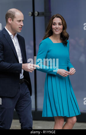 London, Großbritannien. 15. November 2018. TRH der Herzog und die Herzogin von Cambridge, Ankommen bei BBC Broadcasting House, London, Beginn der Anti Mobbing Woche Dank an Mark: Amanda Rose/Alamy leben Nachrichten Stockfoto